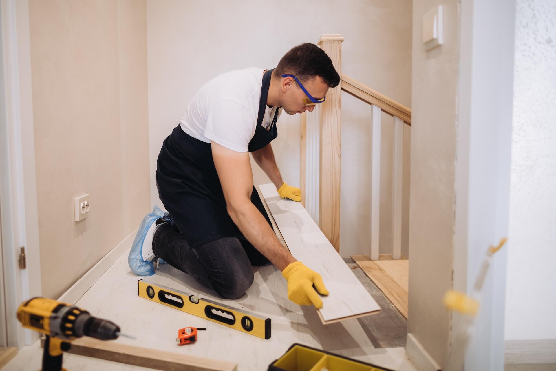 Trapprenovering Norrköping expert på att lägga nytt golv i din trappa